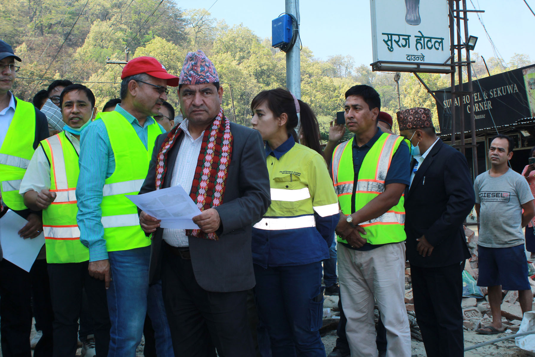 थपिएको म्यादभित्र सडक विस्तार पूरा हुनुपर्छः मन्त्री ज्वाला