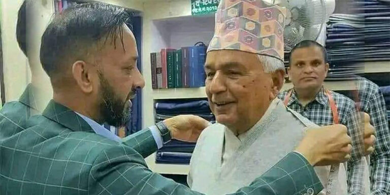 कपडा सिउने पसलमा कैद गरिएको तस्बिर भाइरल