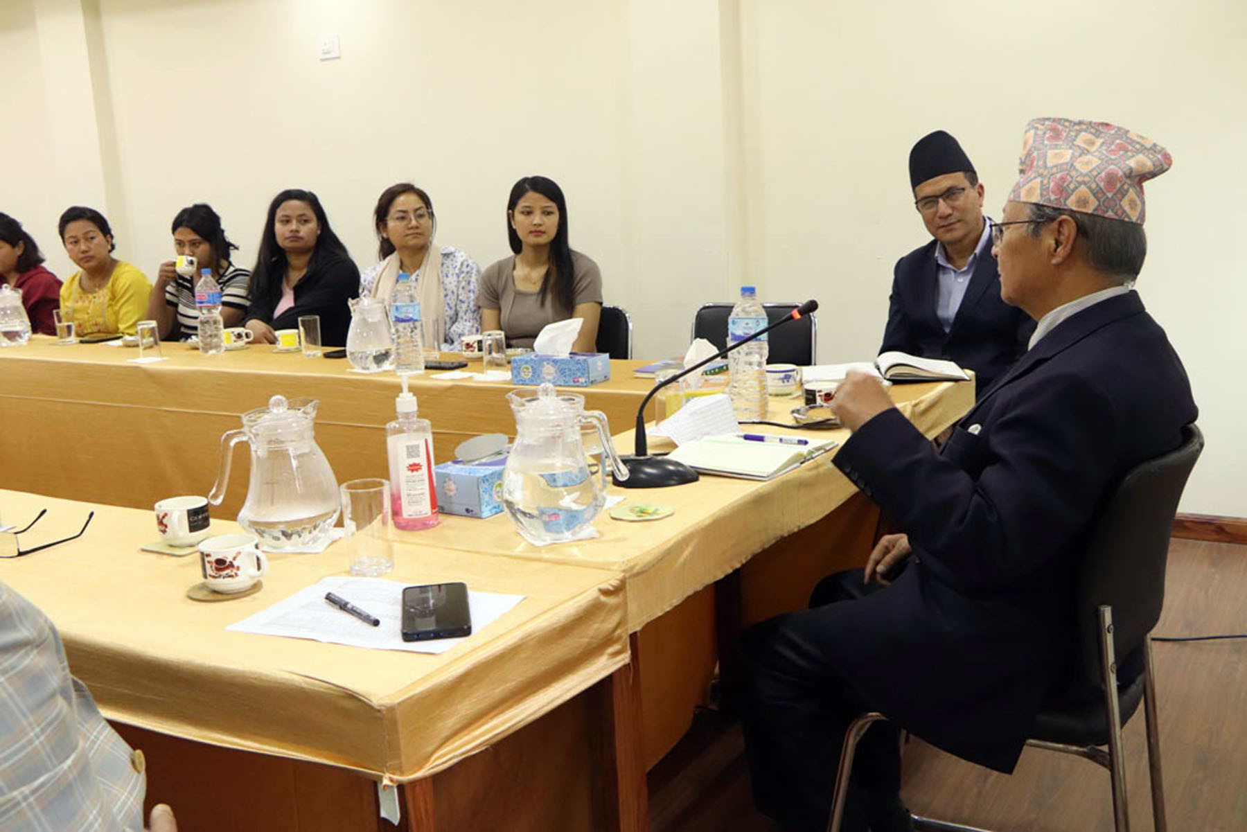 निजी अस्पतालमा गएर सेवा लिनुपर्ने बाध्यताको अन्त्य गर्नुपर्छः बिजुक्छेँ