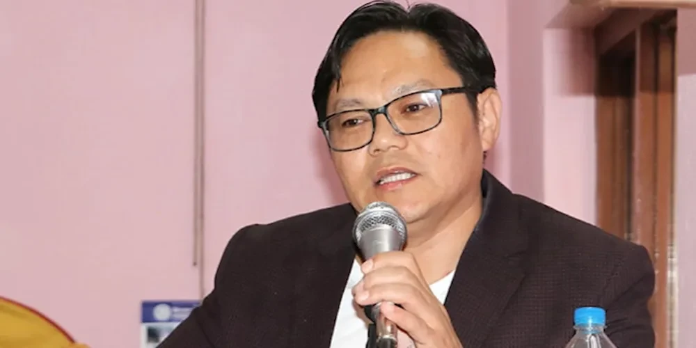 ‘फ्लाई दुबई’को जहाजमा चरा ठोक्किएको पुष्टि भएको छैनः पर्यटनमन्त्री किराती