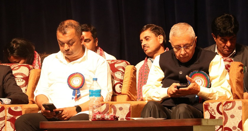 बालुुवाटारमा शेखर–गगन समूहको बैठक जारी