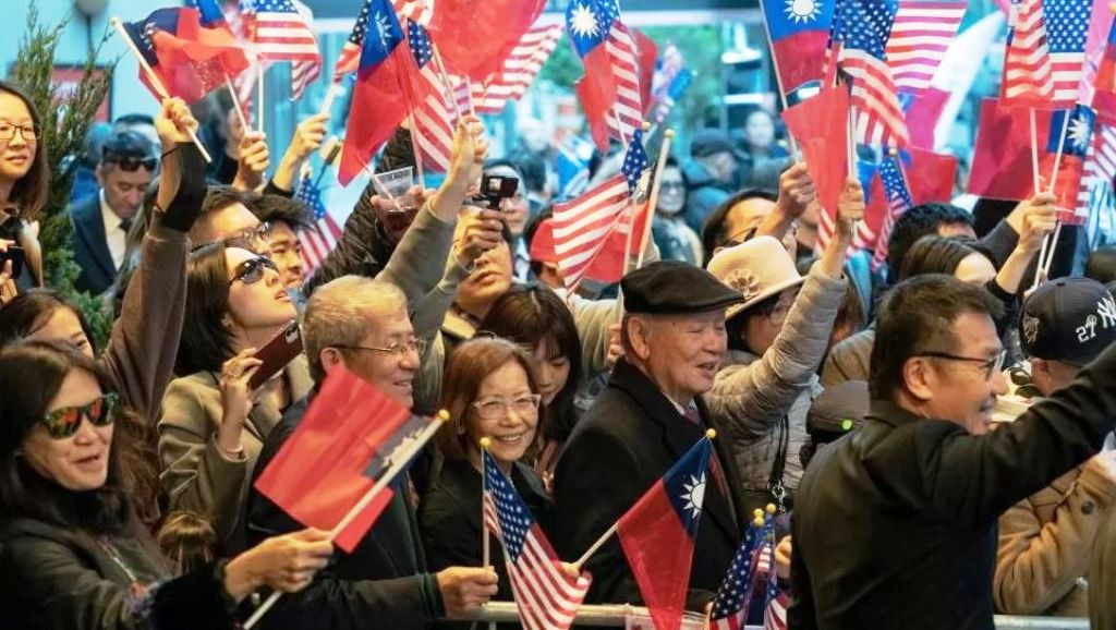 ताइवानकी राष्ट्रपति अमेरिका पुगिन्, चीनले दियो चेतावनी