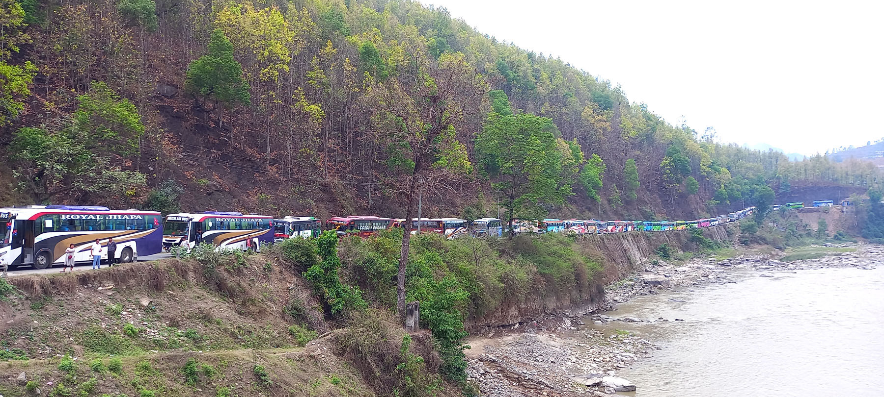 राजमार्गमा सवारीको लाईन