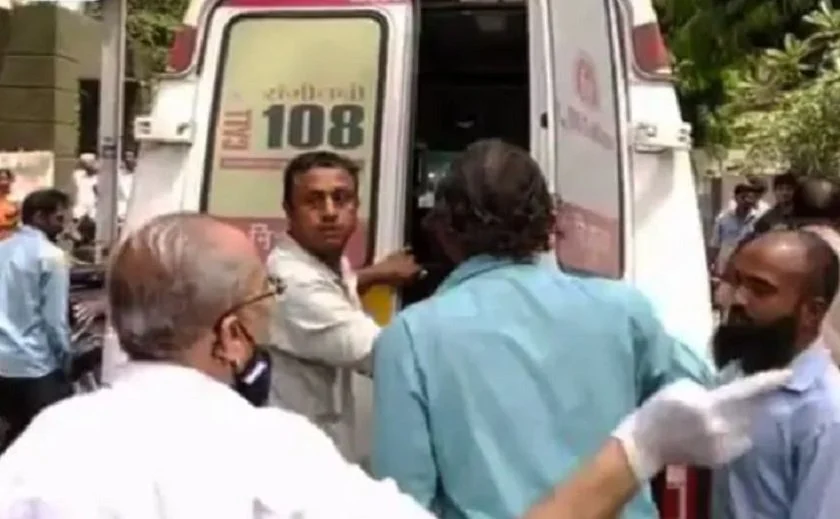 भारतमा मन्दिर भत्किँदा कम्तीमा आठ जनाको मृत्यु