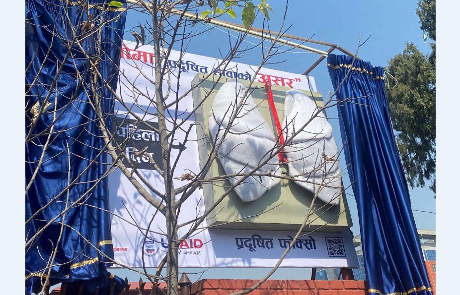 किन राखियो स्वास्थ्य मन्त्रालयको प्रदेशद्वारमा कृत्रिम फोक्सो ?