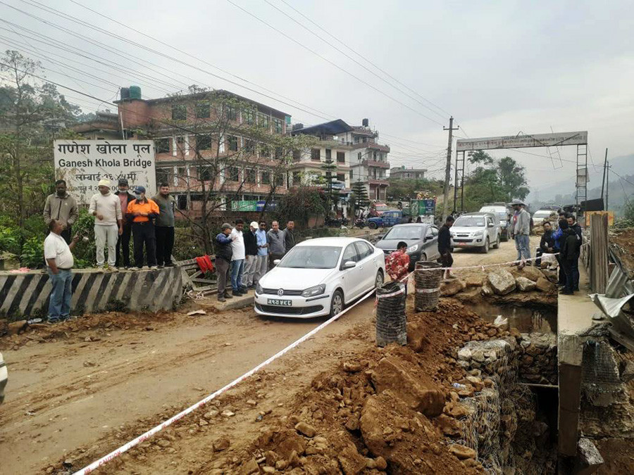 गणेश खोला पुलमा यातायात सञ्चालन