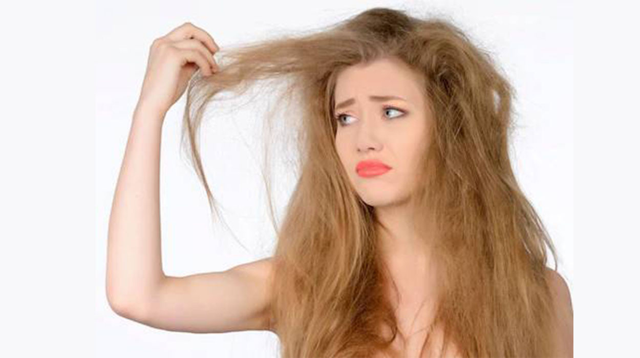 आइरन वा केमिकलको प्रयोगपछि कपालाई बचाउने यी हुन् ५ उपाय