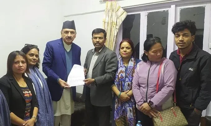 अर्थमन्त्री महतसमक्ष मतदाता अधिकार मञ्चको ध्यानाकर्षण