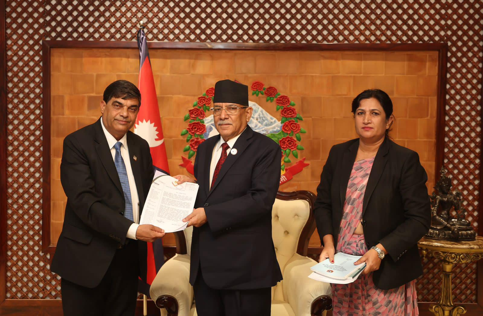 तत्काल प्रधानन्यायाधीश र न्यायाधीश नियुक्त गर्न माग गर्दै बारले प्रधानमन्त्रीलाई बुझायो ज्ञापनपत्र