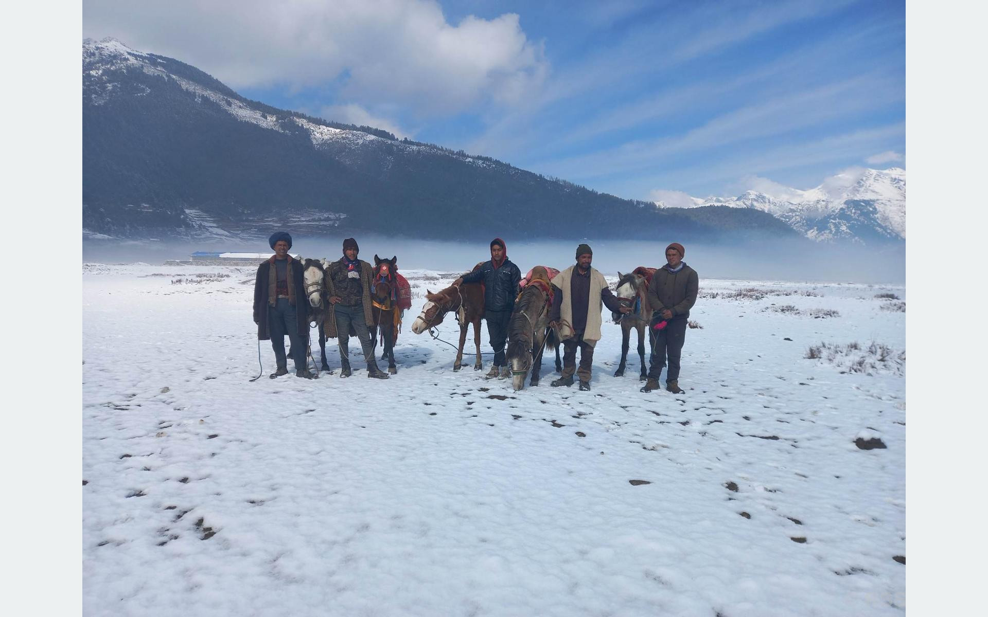 बेमौसमी हिमपातले ढोरपाटनमा सिकार प्रभावित