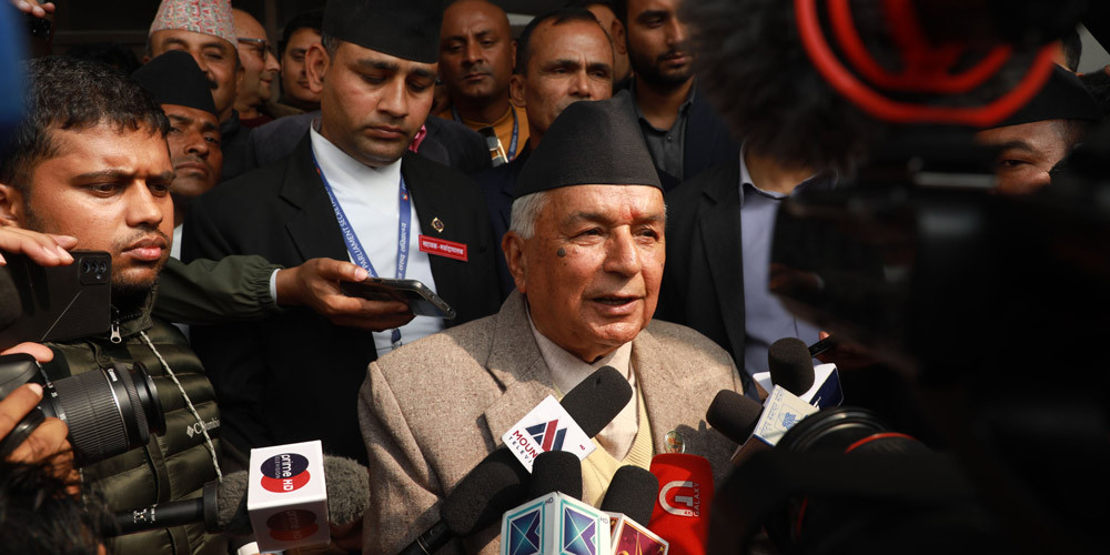 निर्वाचित भएलगत्तै प्रमाणपत्र लिन बानेश्वर पुगे रामचन्द्र