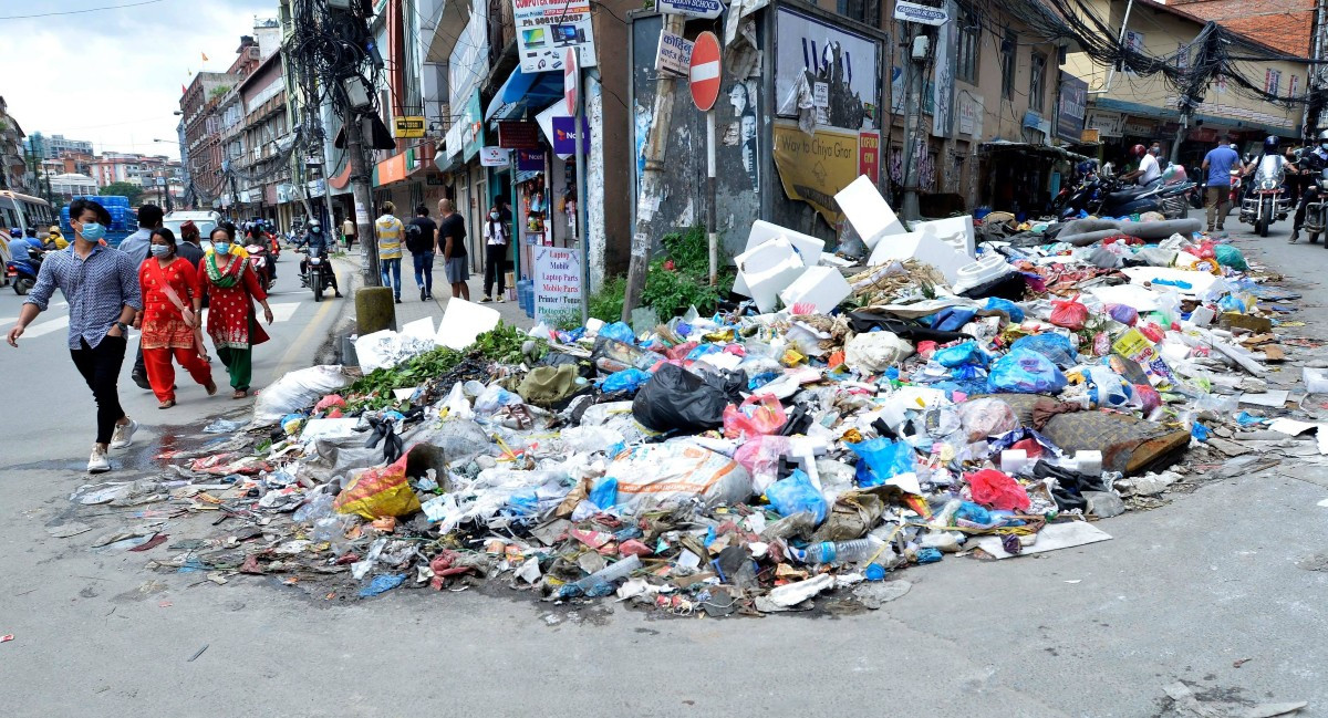 वीरगञ्जमा जथाभावी फोहर फ्याक्नेमाथि सार्वजनिक मुद्दा