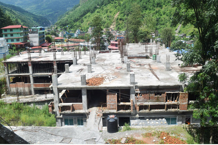 वागलुङ नगर अस्पतालको भवन निर्माण अलपत्र