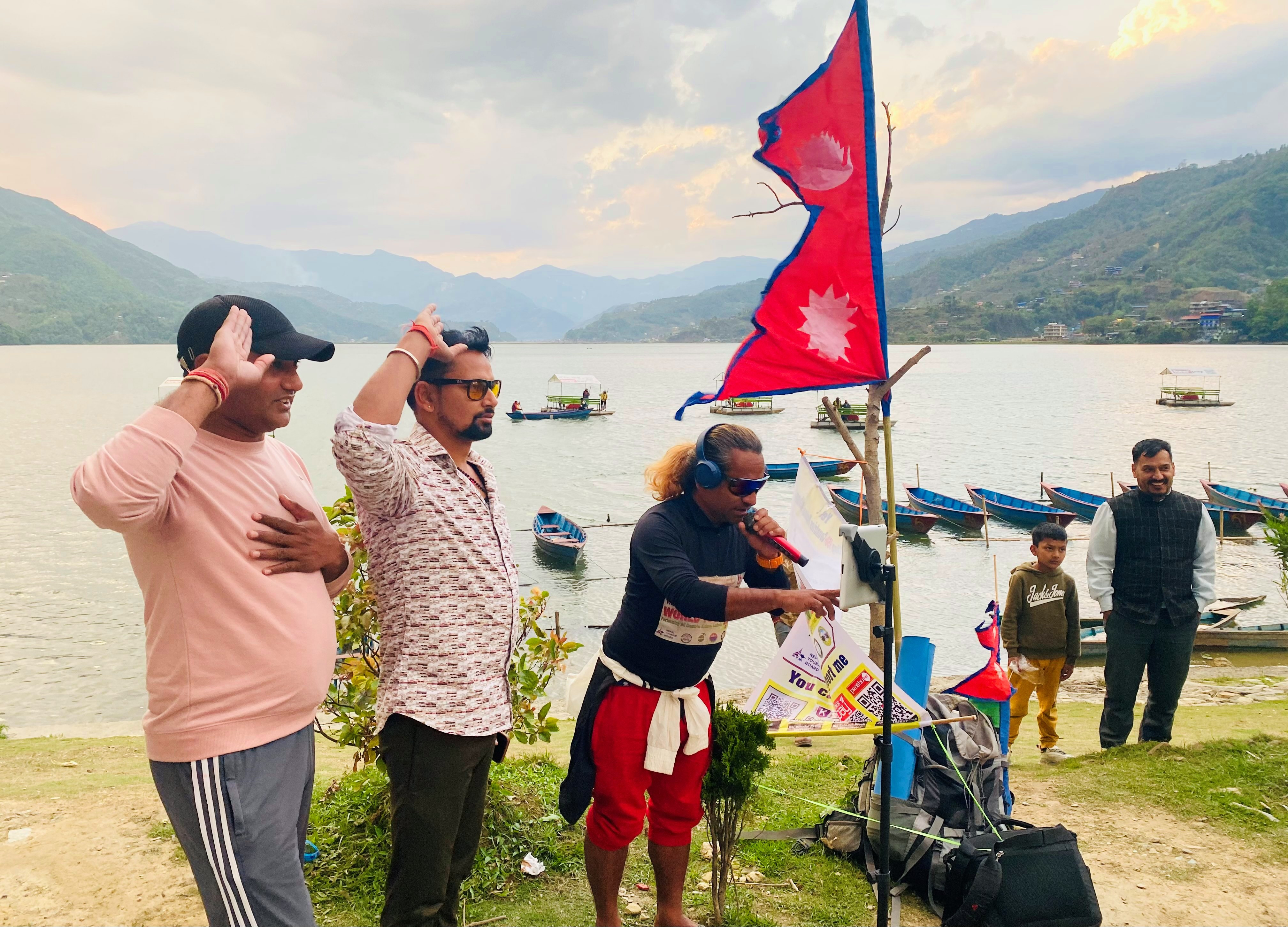 विभिन्न देशका राष्ट्रगान गाइरहँदा...