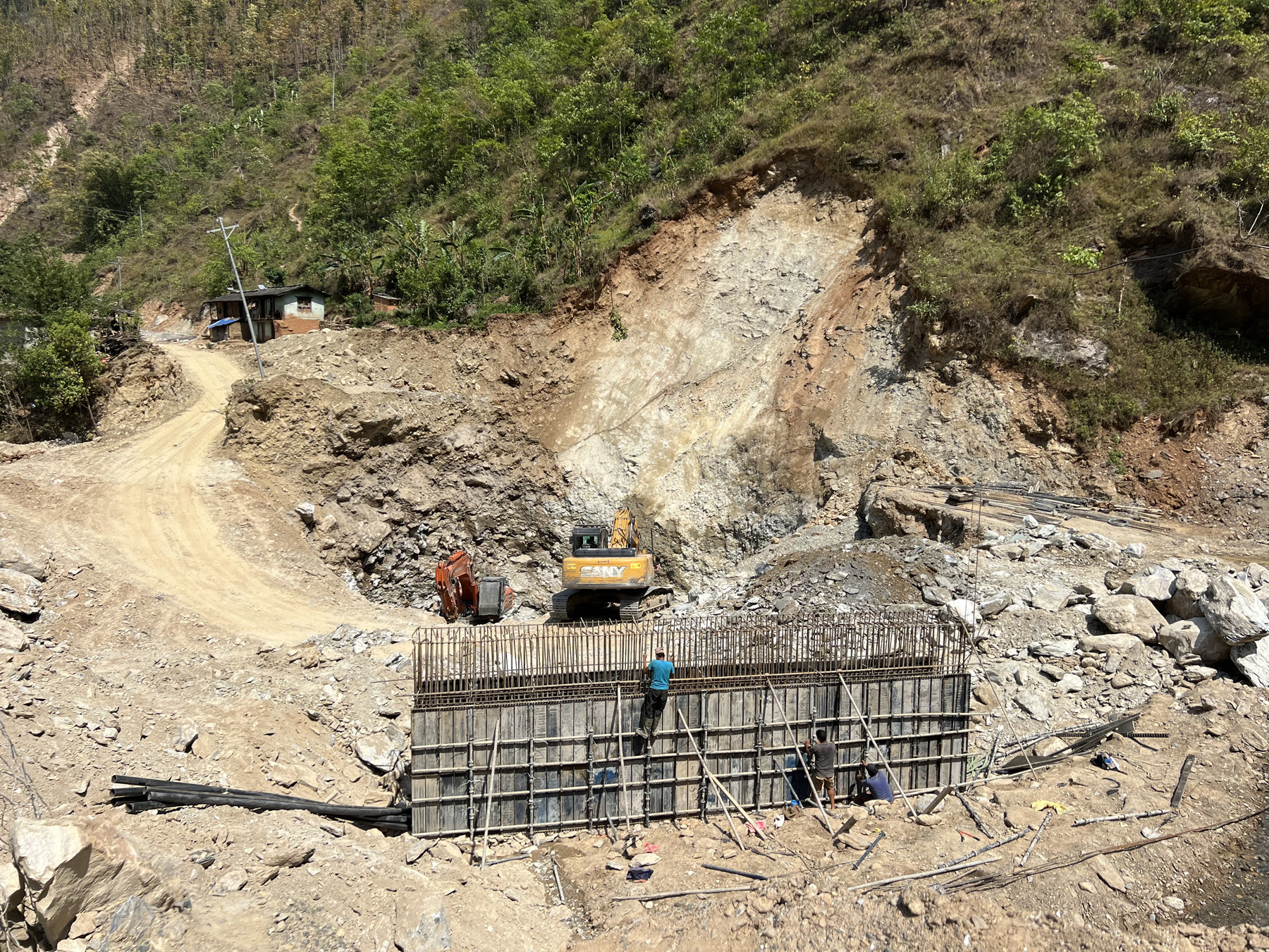 निर्माणाधीन मोटरेवल पुल