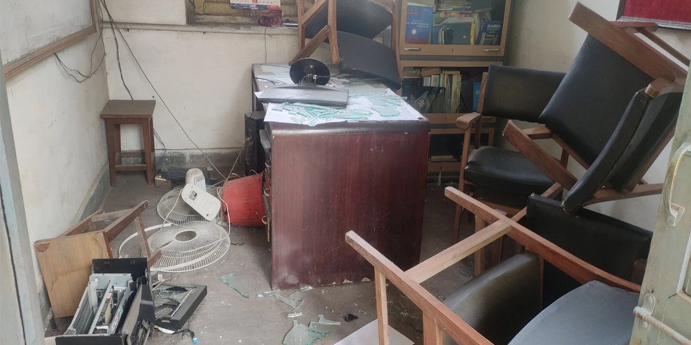 त्रिचन्द्र क्याम्पसमा विद्यार्थीले गरे तोडफोड