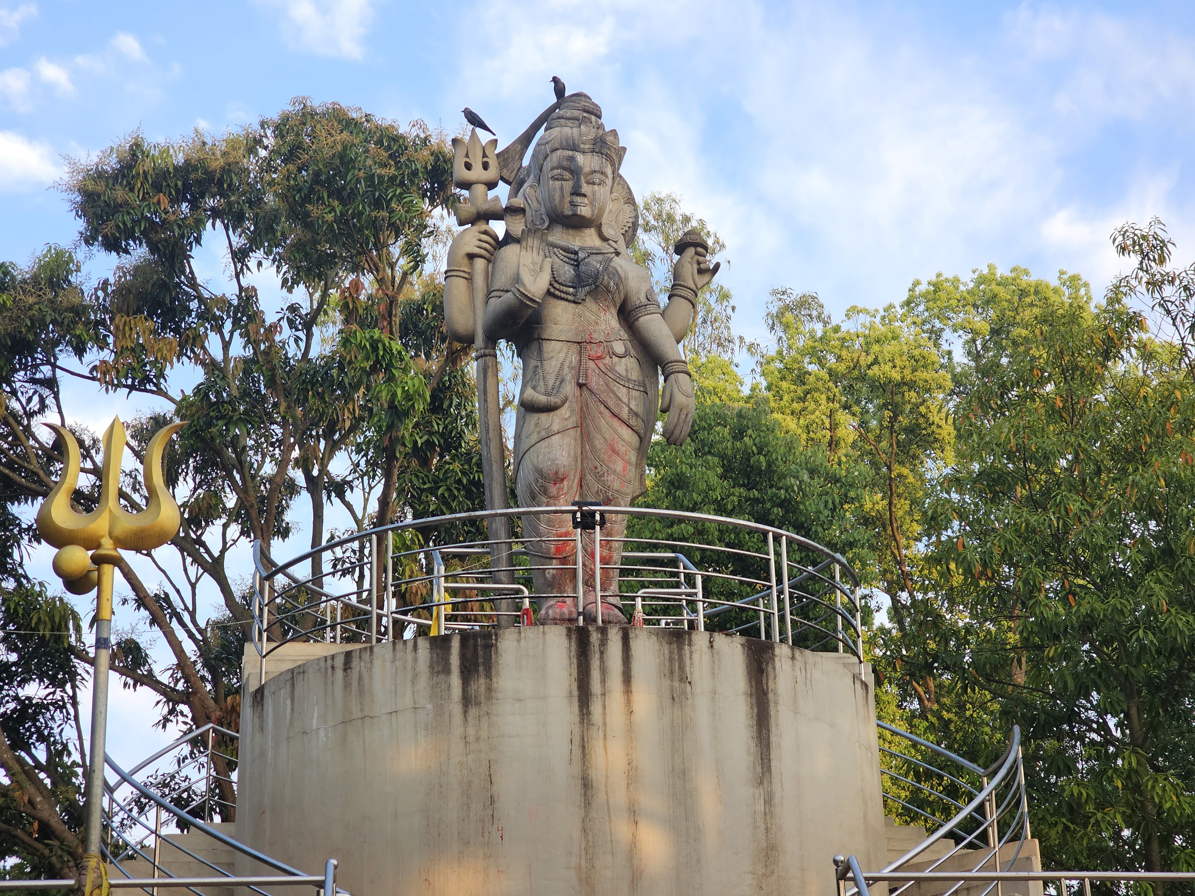 एउटै ढुङ्गाले बनेको अर्ध नारेश्वर