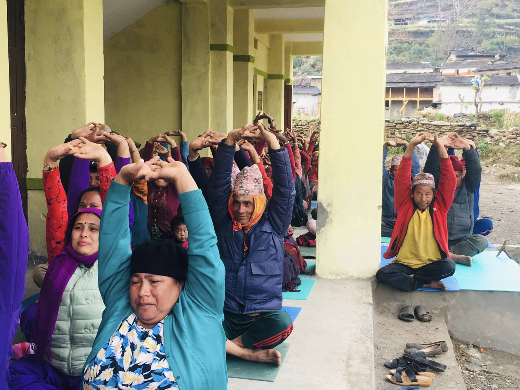 योगाभ्यास गरिँदै