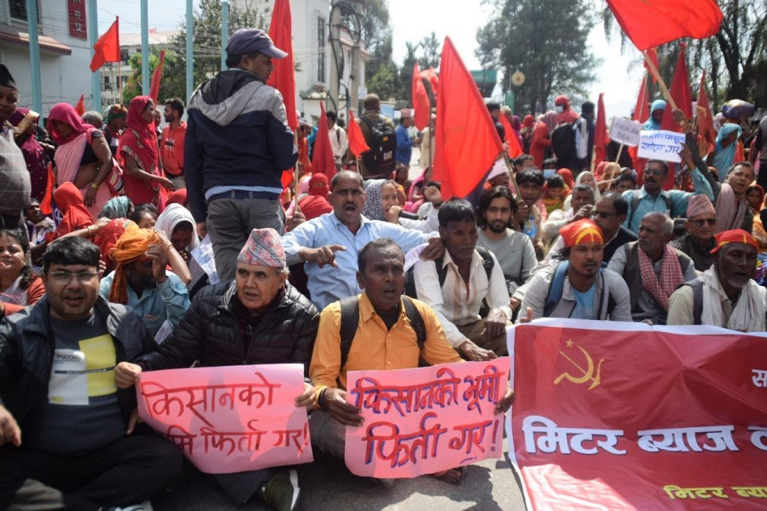 मिटरब्याजपीडितका लागि निवेदन आह्वान