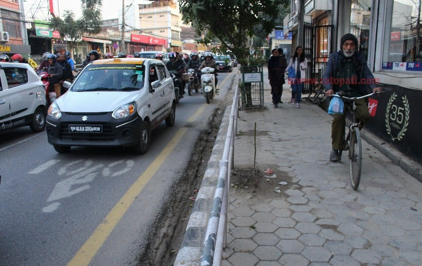 चारलेन सडकमै छैन साइकल लेन