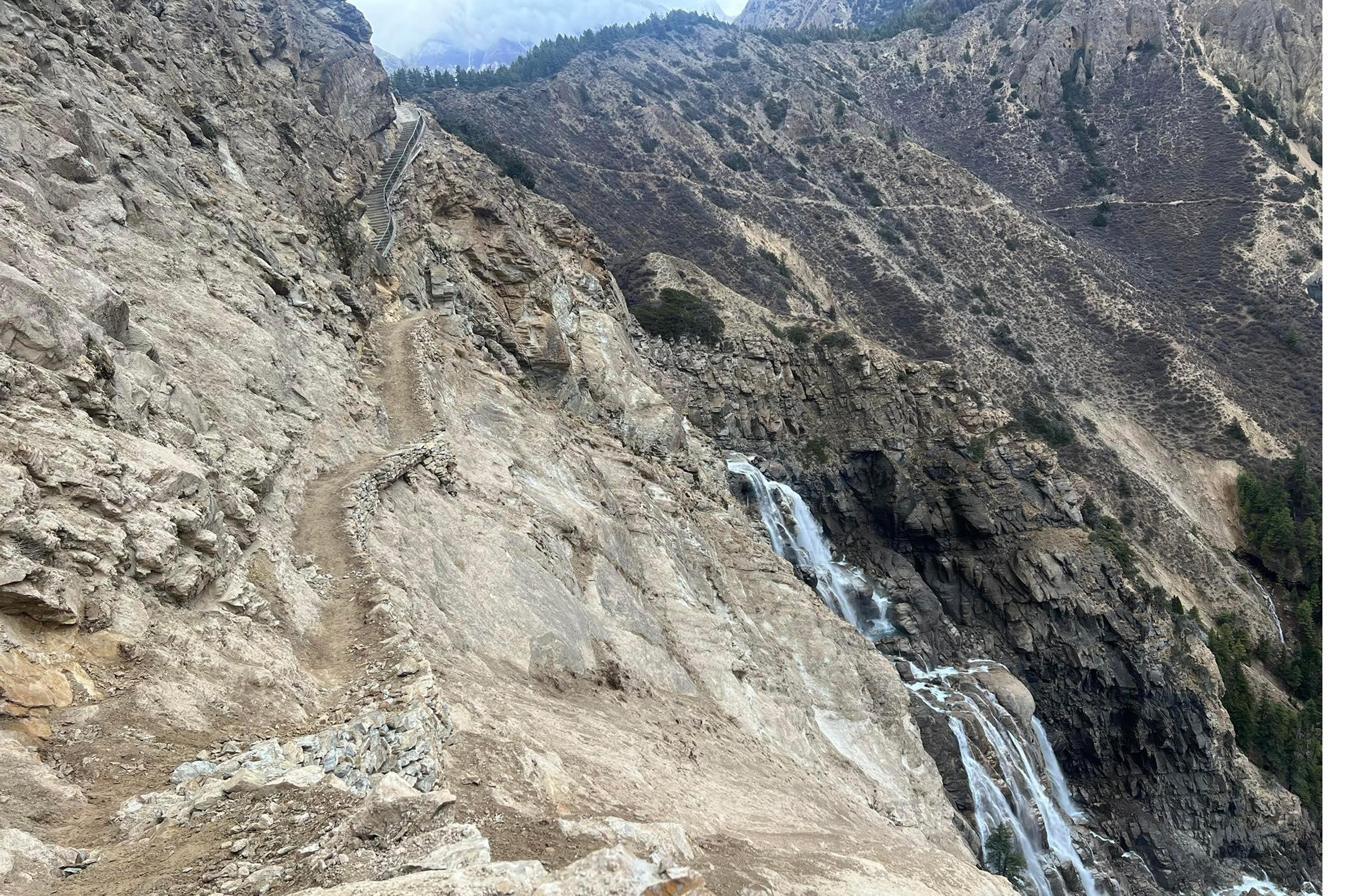 गोरेटो बाटो निर्माण