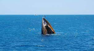 छ दिनसम्म अन्नपानी नपाएका आठ जना मछुवारा डुबेको आशङ्का