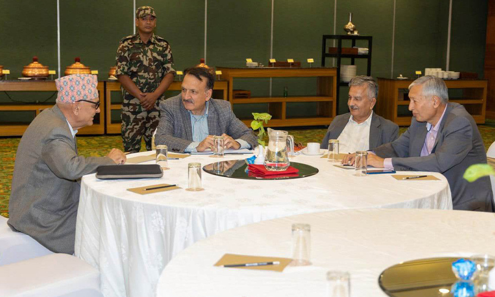 बजेट तयारीका लागि पूर्वअर्थ मन्त्रीसँग अर्थ मन्त्रीको छलफल