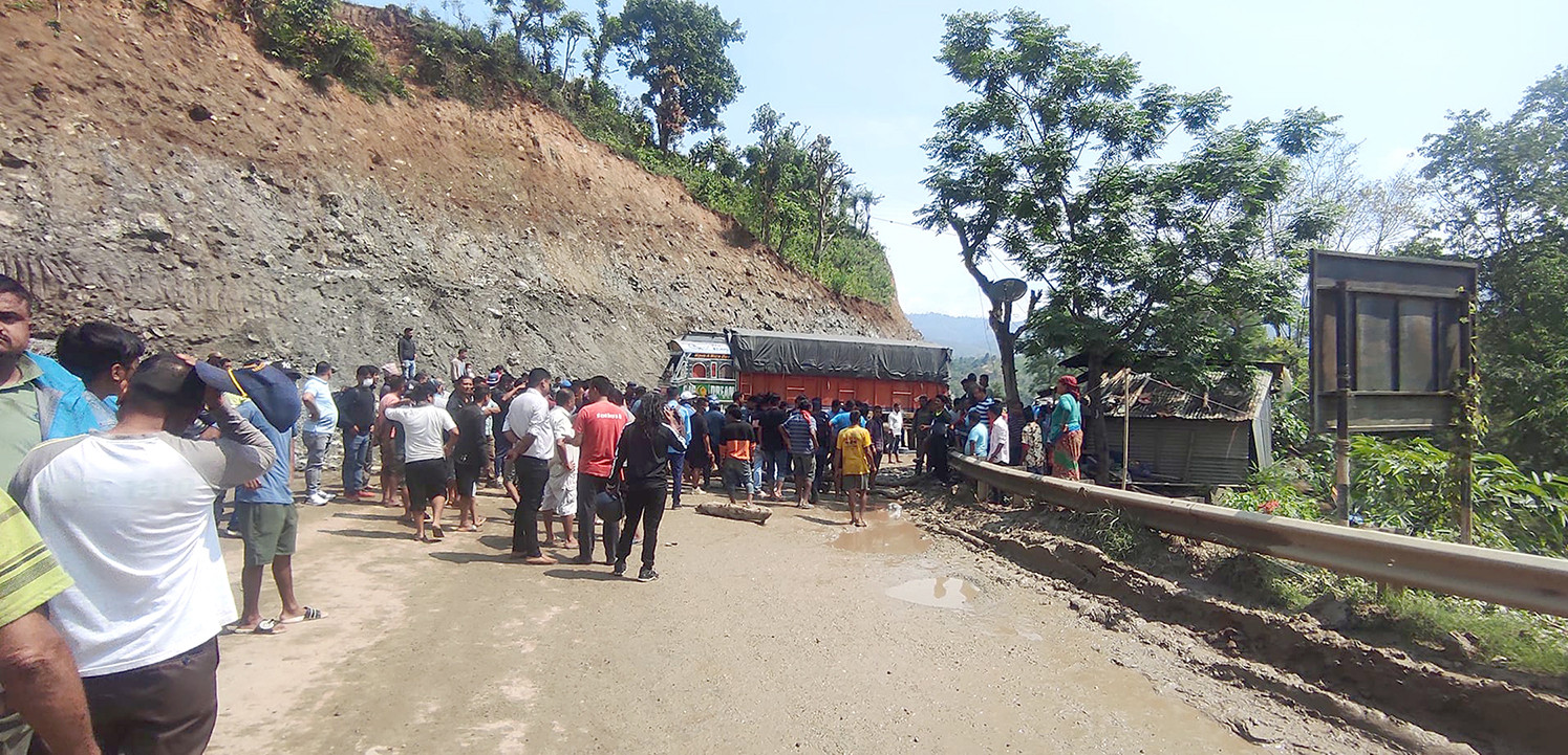 ट्रकको ठक्करबाट घाइते छ बालबालिकाको अवस्था सुधार