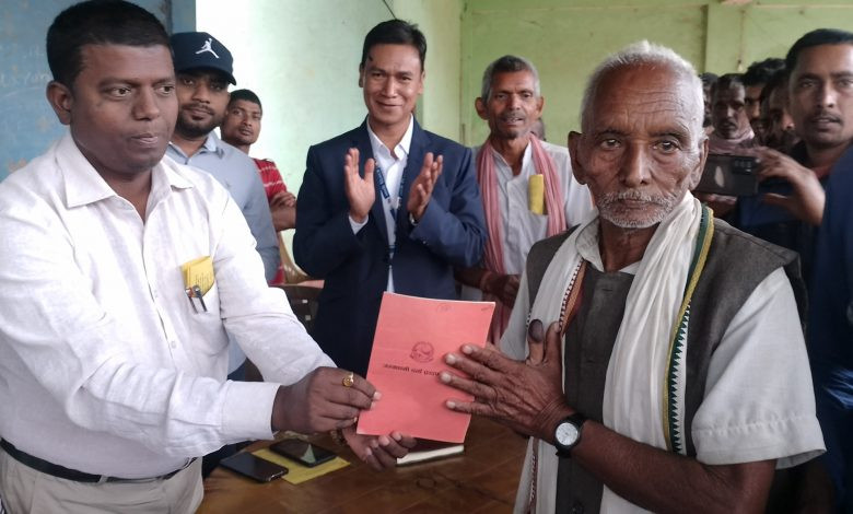 चन्द्रनगरले शुरु गर्‍यो धनी पुर्जा वितरण