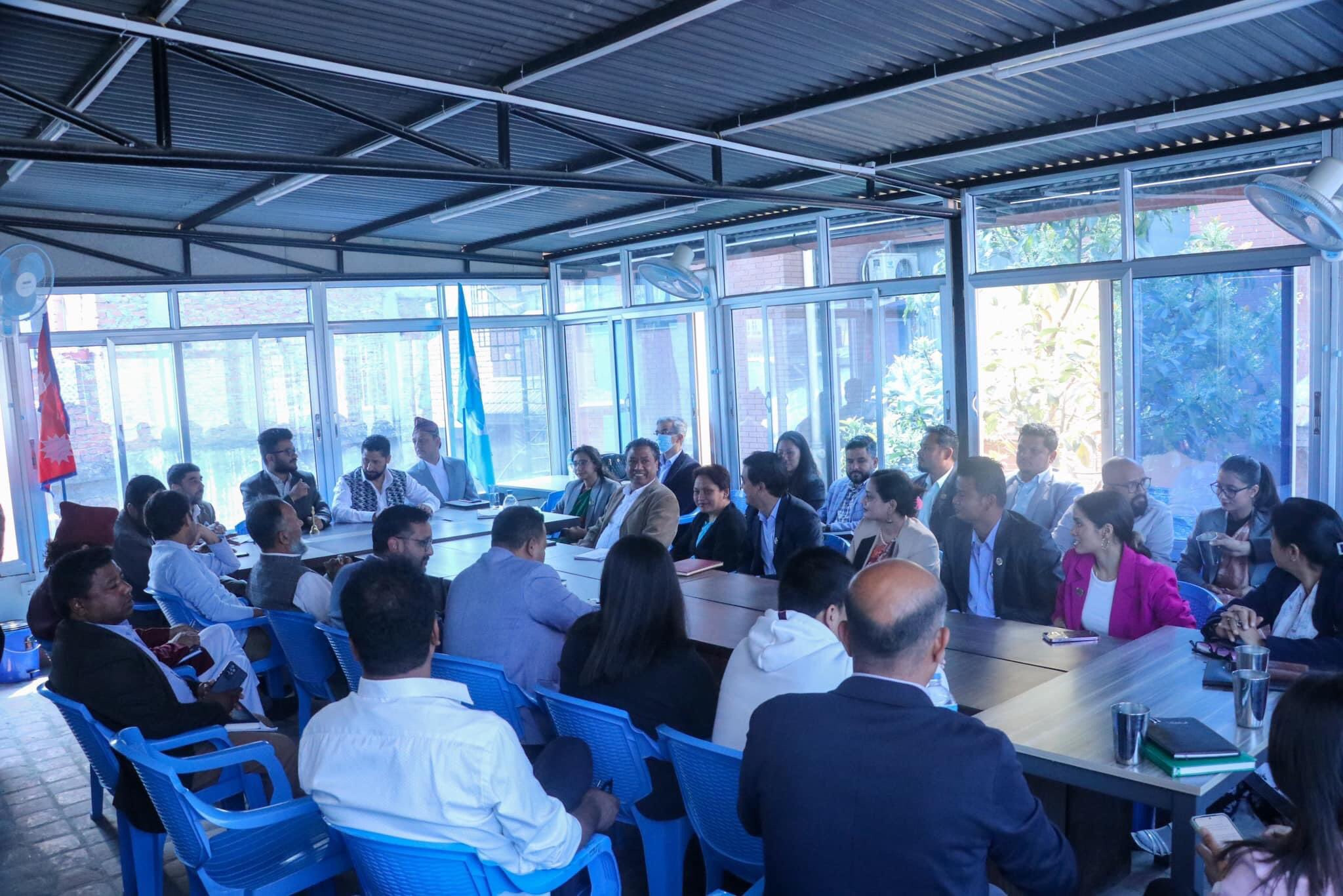 प्रधानमन्त्रीलाई विश्वासको मत दिने नदिनेबारे निर्णय गर्न रास्वपाको बैठक जारी