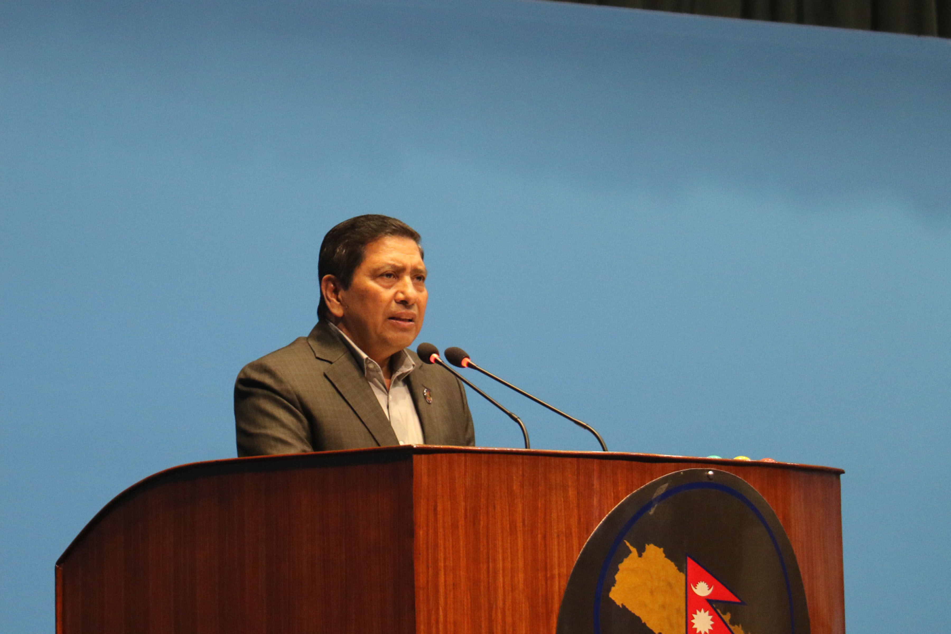 प्रतिवेदन पेश