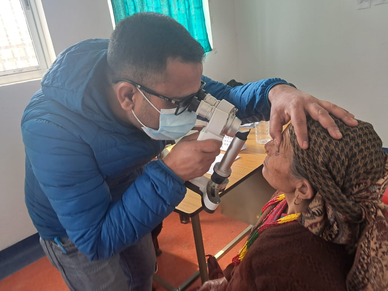 खोटाङ : एक हजार १३७ जनाको आँखा परीक्षण, ६४ जनामा मोतिविन्दुको शल्यक्रिया