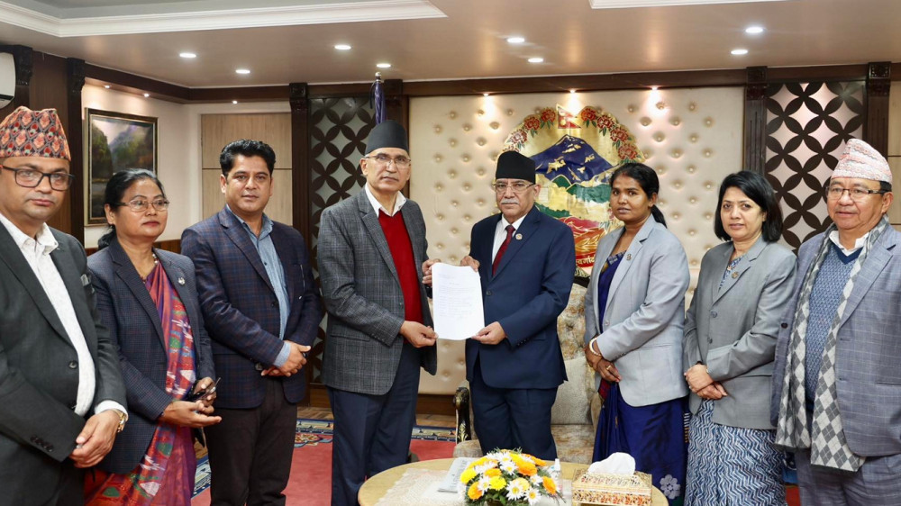 एमालेका मन्त्रीले बुझाए सामूहिक राजीनामा