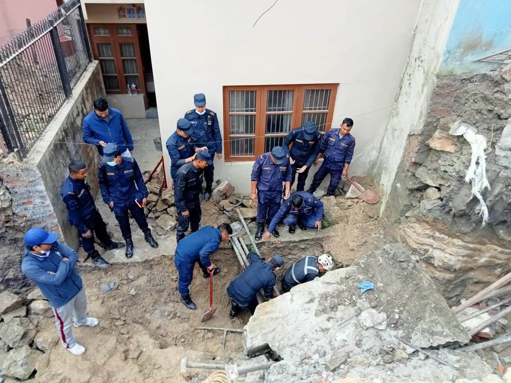 घरको जग खन्ने क्रममा पुरिएर एकजना मजदुर घाइते, अवस्था गम्भीर