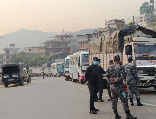 मोटरसाइकलको ठक्करबाट मृत्यु, अरनिको राजमार्ग ठप्प