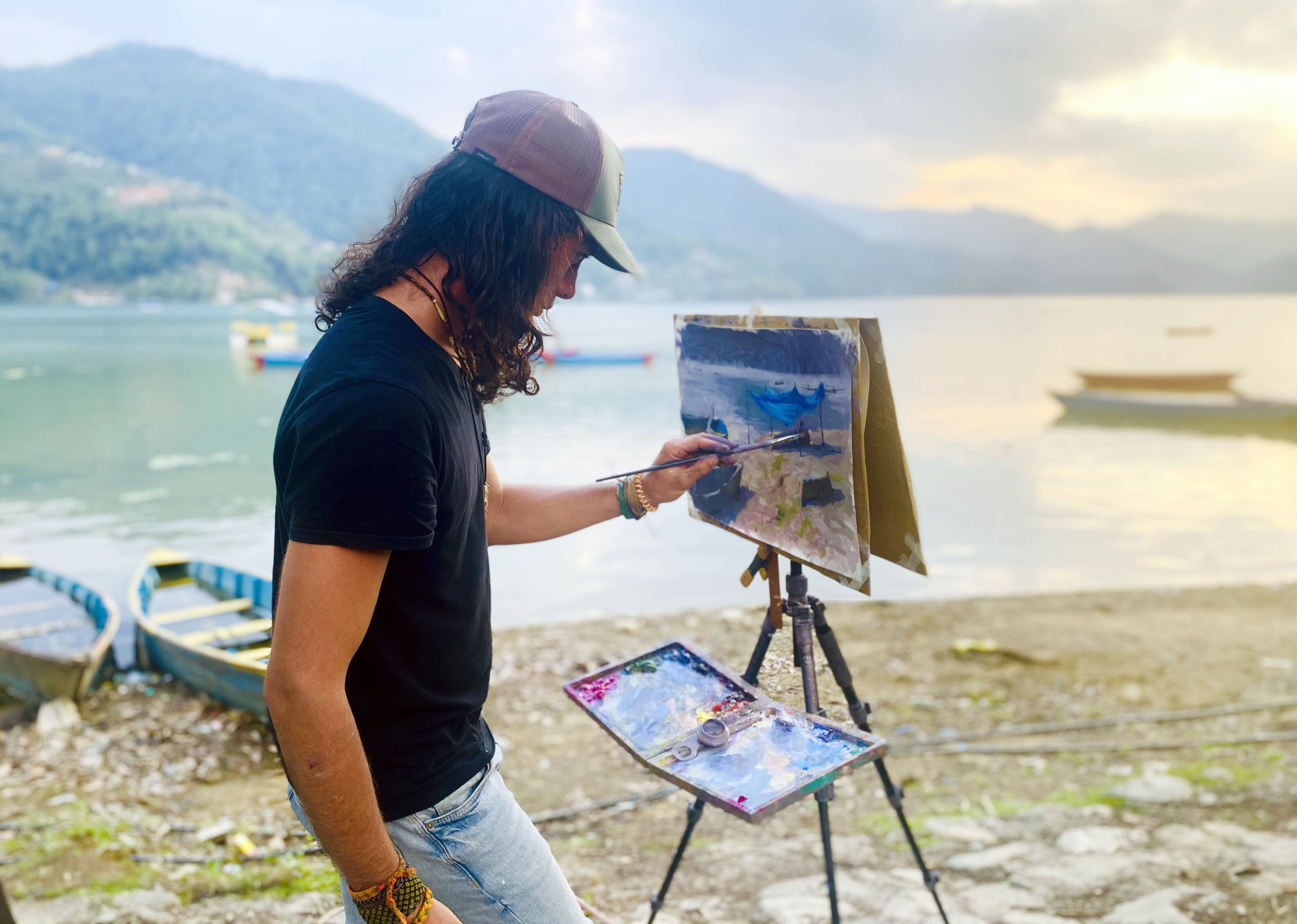 चित्र कोर्दै विदेशी कलाकार