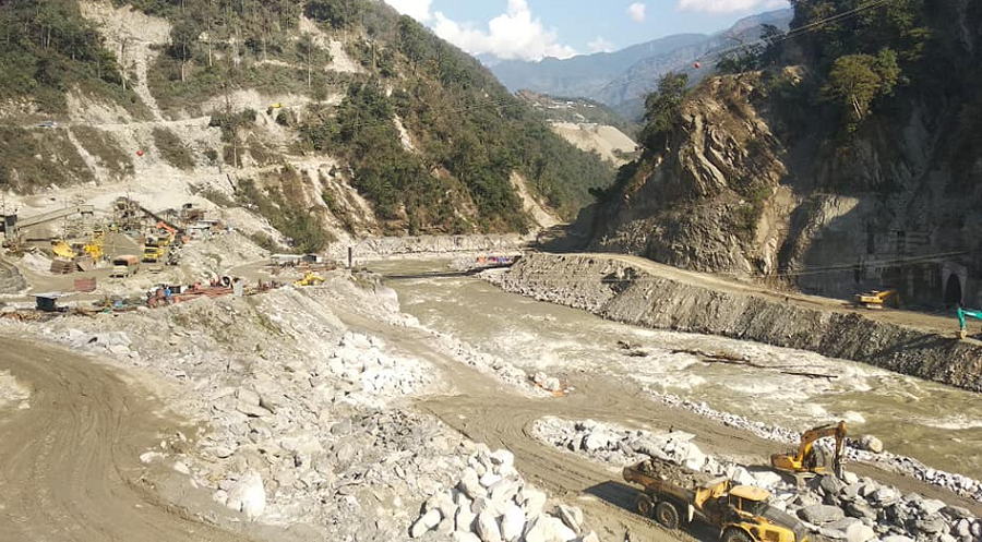 अरुण नदी आठ घण्टापछि बग्न थाल्यो