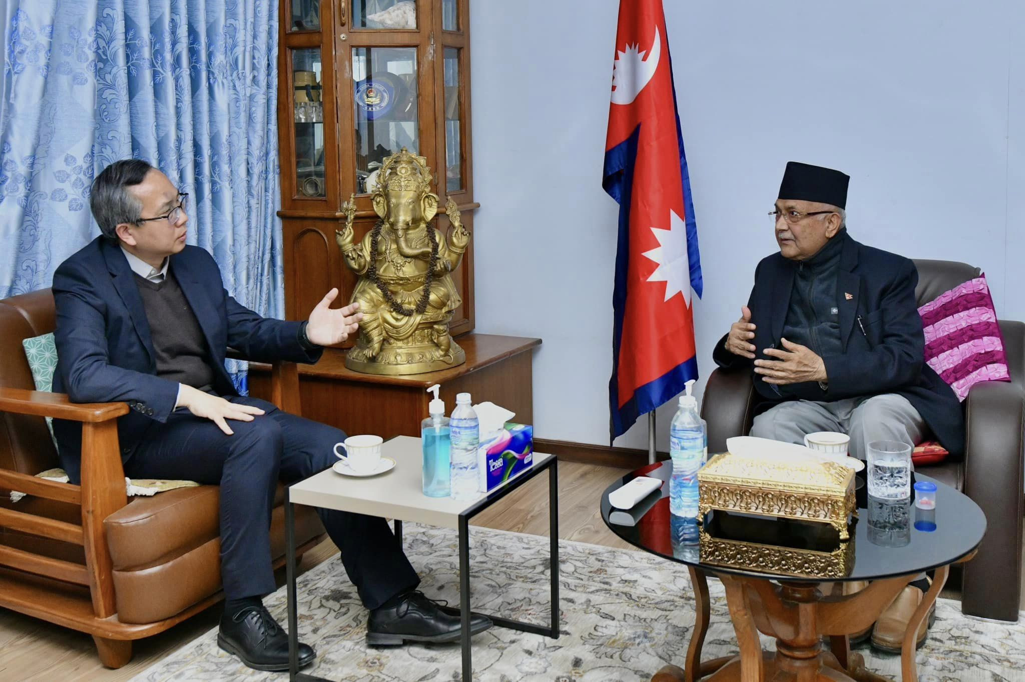 चिनियाँ राजदूत र ओलीबीच भेटवार्ता