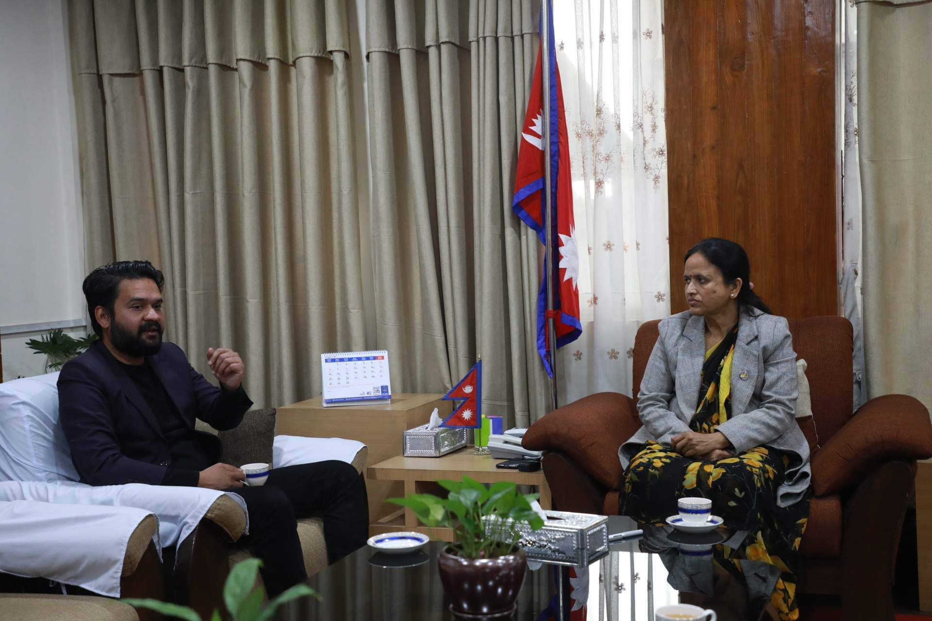 संचारमन्त्री रेखा शर्मा र मेयर बालेन्द्र शाह बीच भेटवार्ता