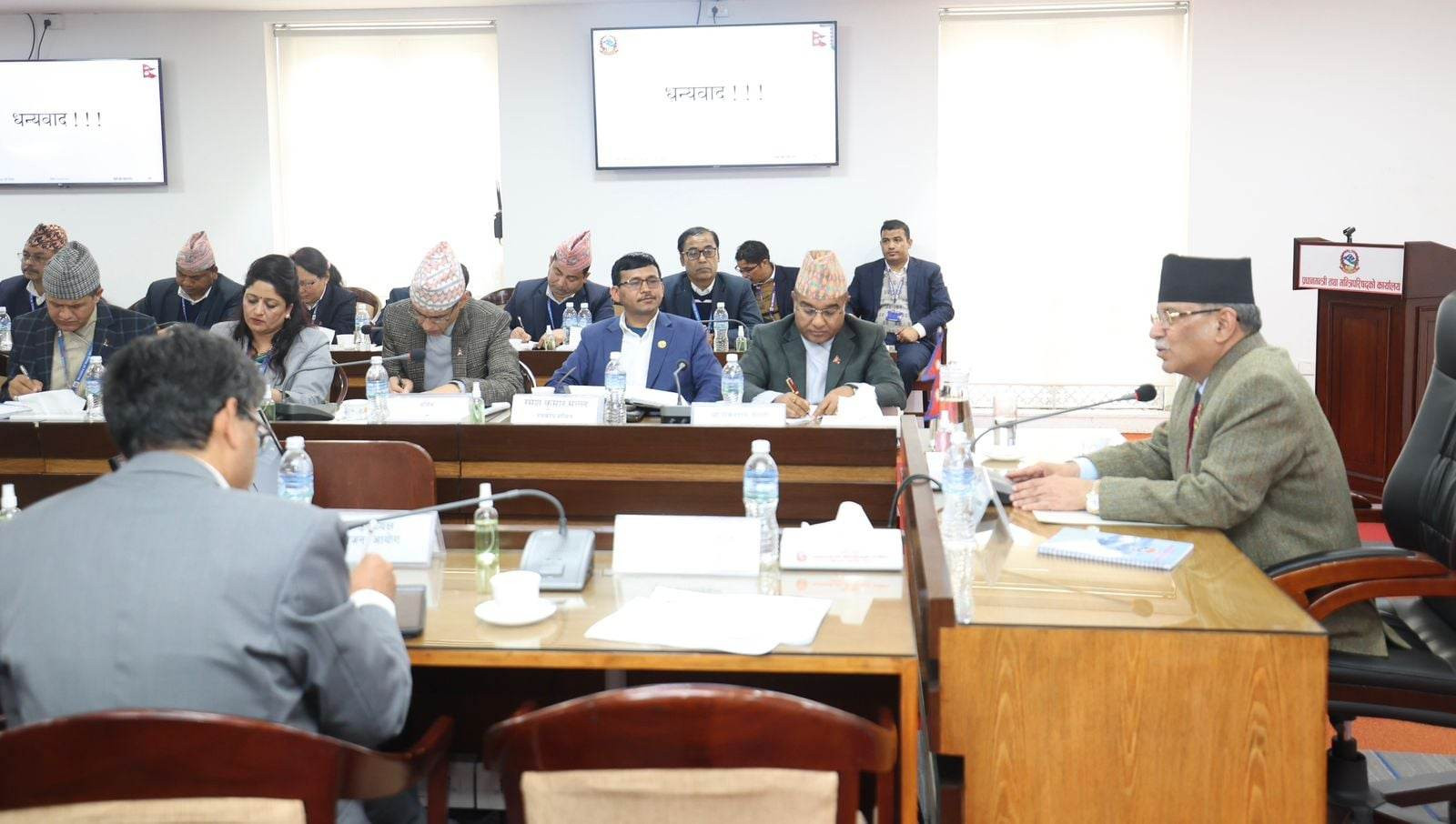 विदेश जाने युवाहरूलाई अनावश्यक दुख नदिनुस् : प्रधानमन्त्री