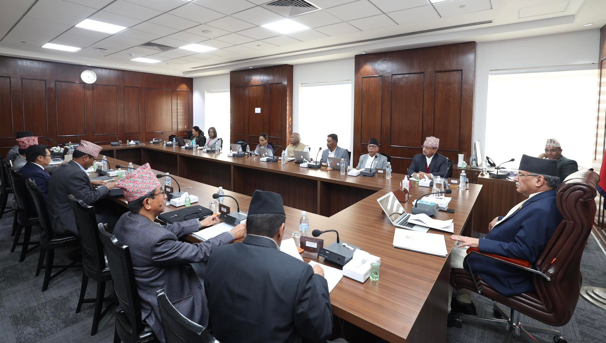 मन्त्रिपरिषद् बैठकमा प्रधानमन्त्री प्रचण्डको निर्देशनः खादामालामा भुल्ने समय छैन, परिणाम दिनेगरी काम गरौँ