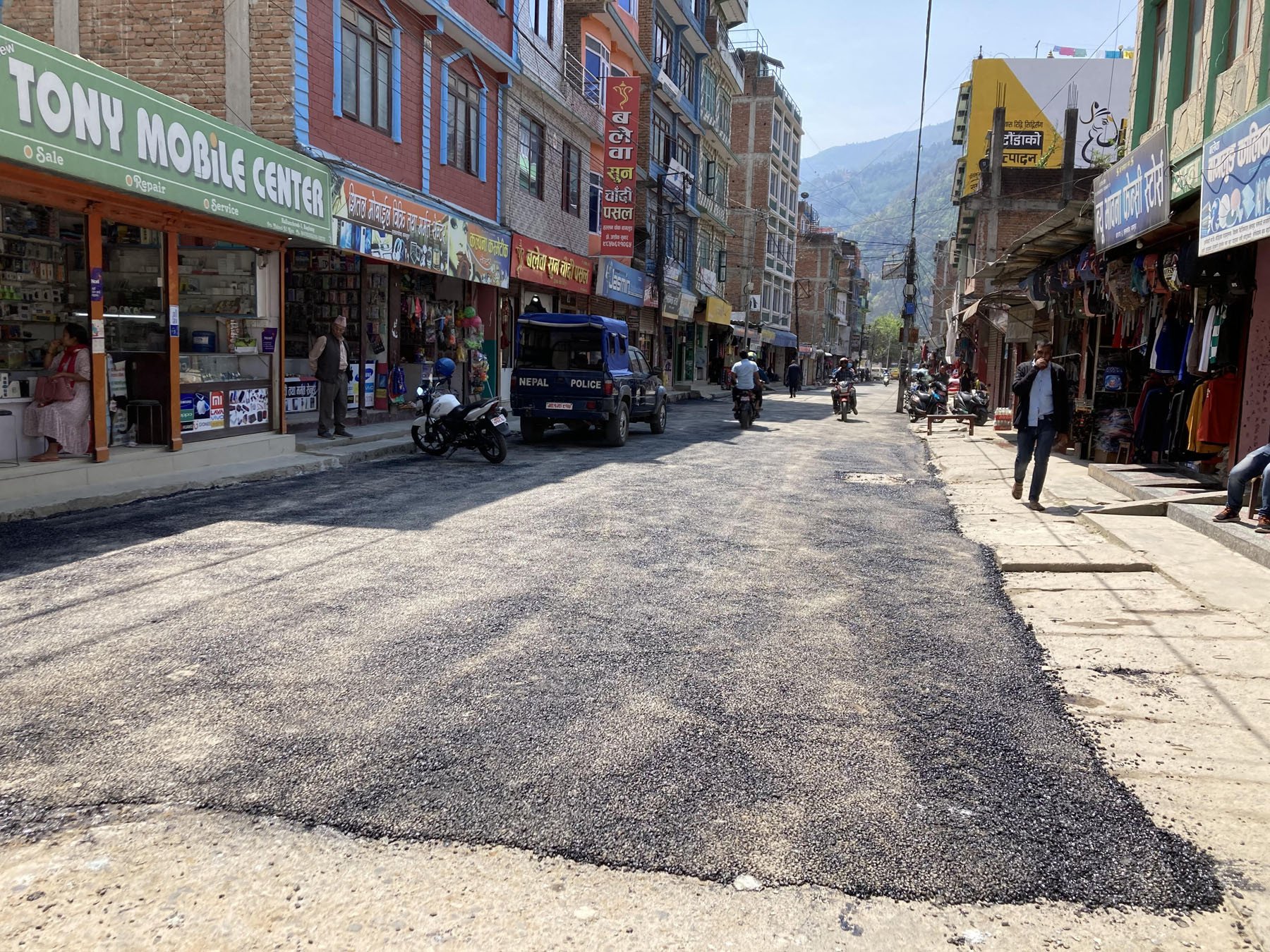 हल्लनचोकमा सडक कालोपत्रे