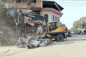 गुणस्तरहीन संरचना भत्काउन थालियो