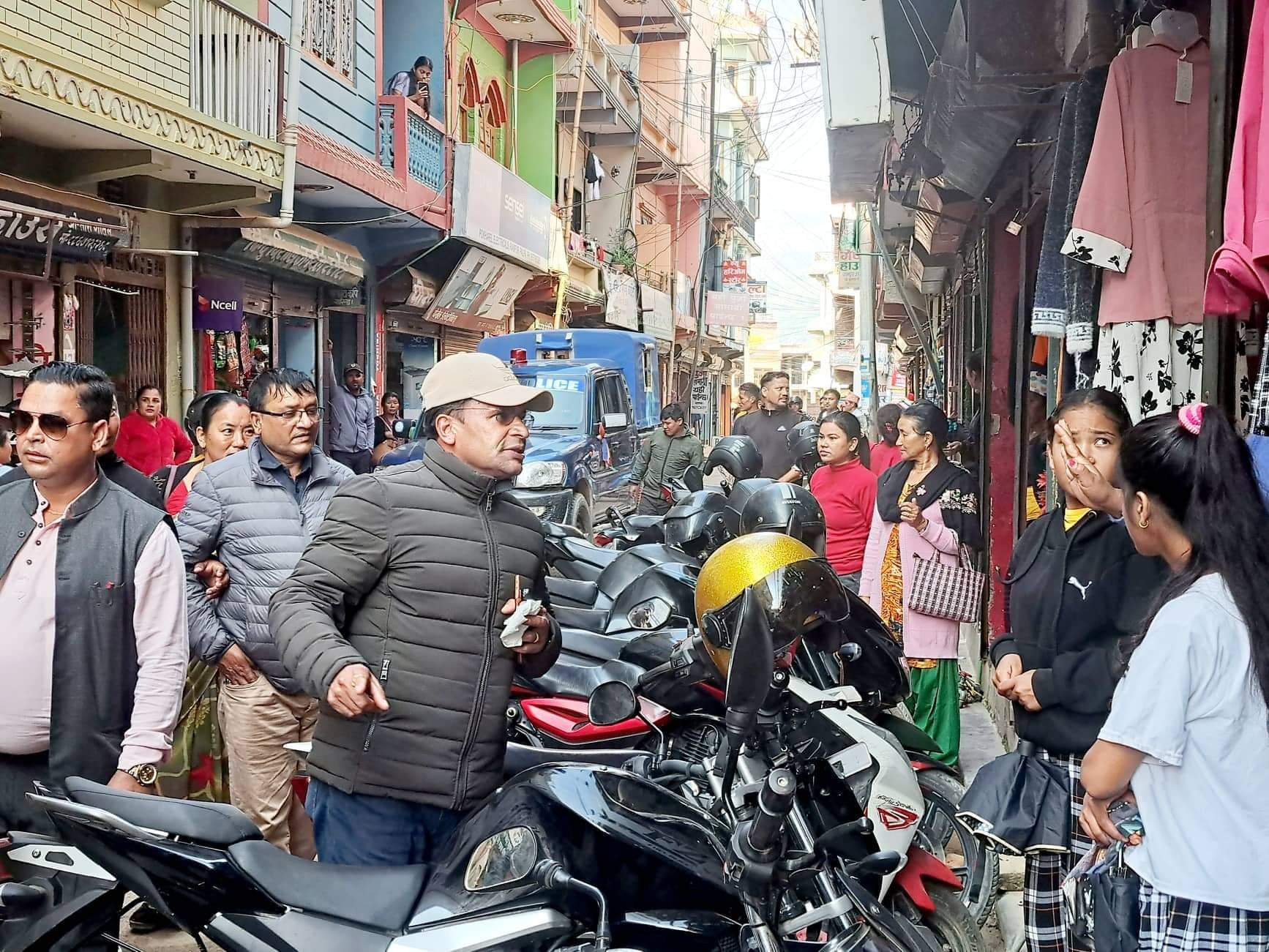 सडक पेटीमा राखिएका सामान जफत