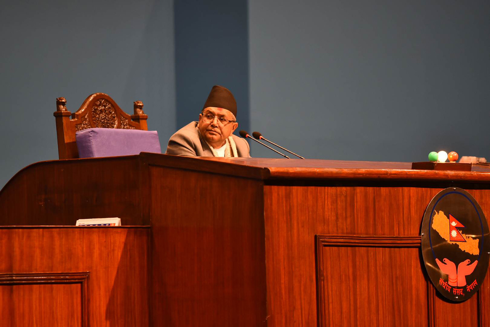 अधिकार कटौतीमा पछि हटे सत्तारूढ सांसद,सभामुखको विशेषाधिकार कायमै