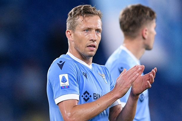 लुकासद्वारा फुटबलबाट सन्यास