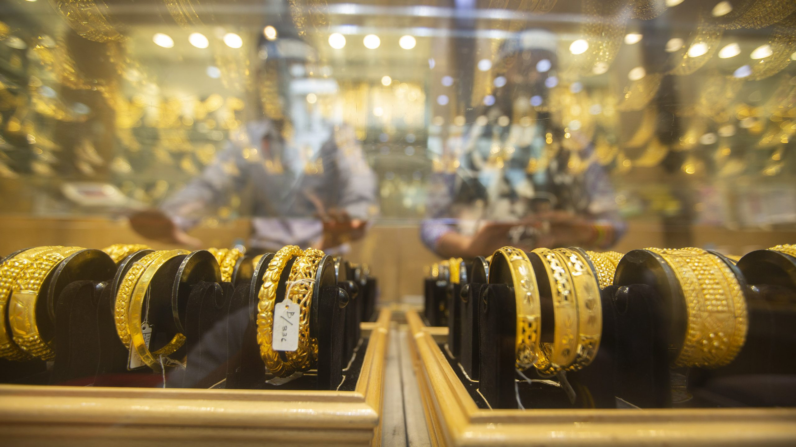 सुनको मूल्य तोलामा ७ सय रुपैयाँ बढ्यो, तोलाको कति ?