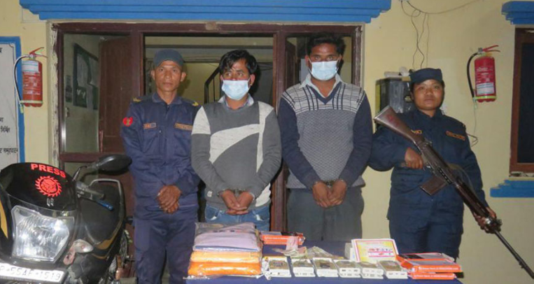 ठगी गरेको आरोपमा दुईजना भारतीय नागरिक पक्राउ