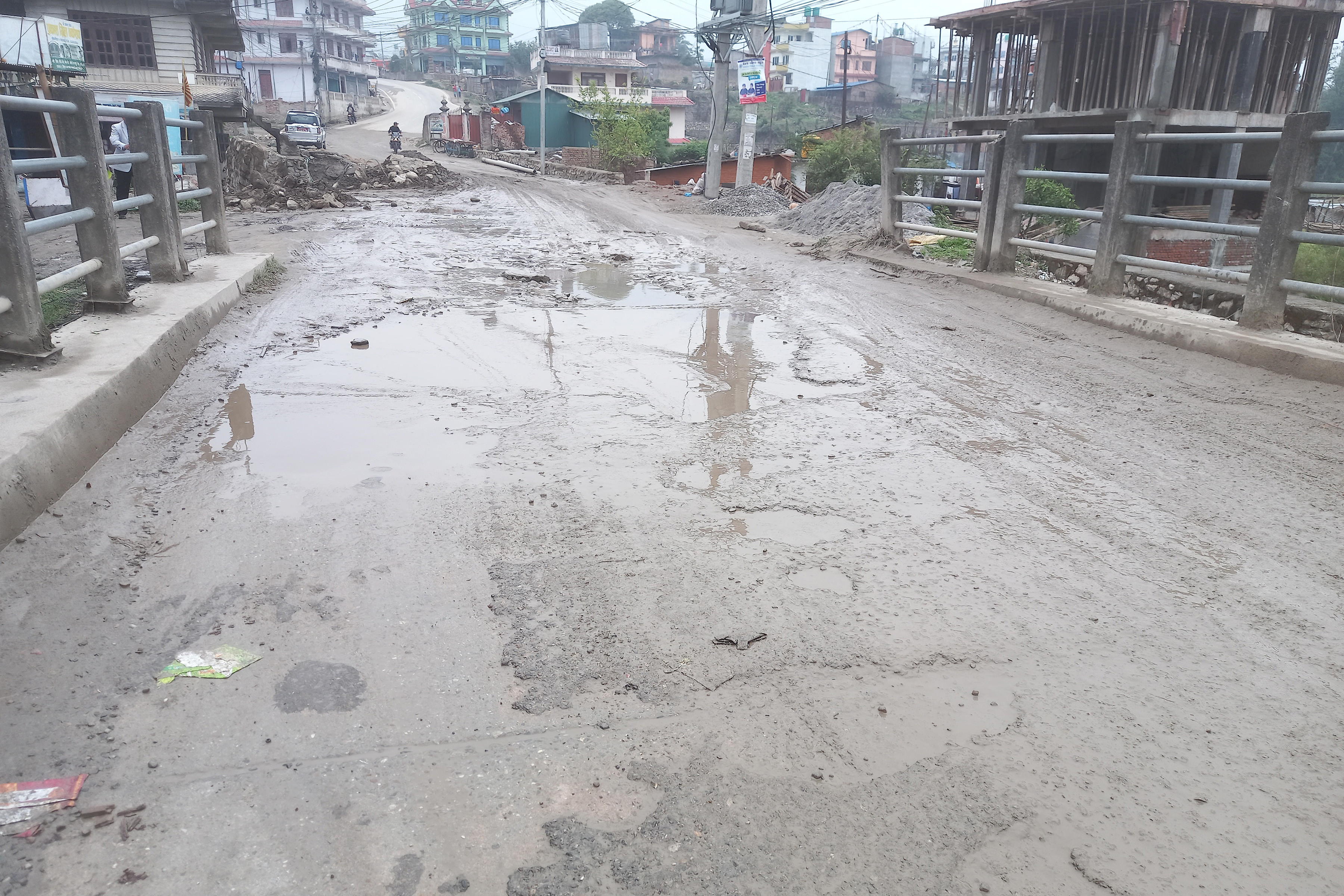 ठेक्का भएको आठ वर्षसम्म सडक नबन्दा यात्रु प्रभावित