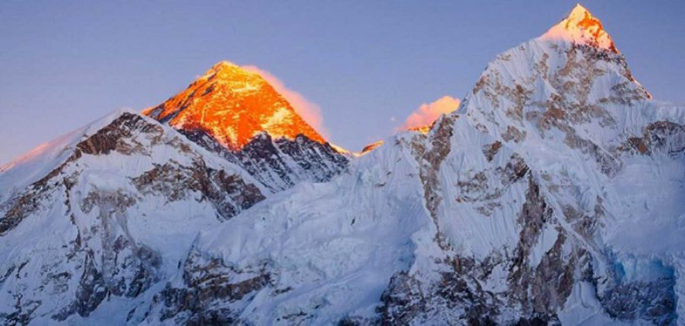 प्रहरीद्वारा लोबुचेको सफल आरोहण